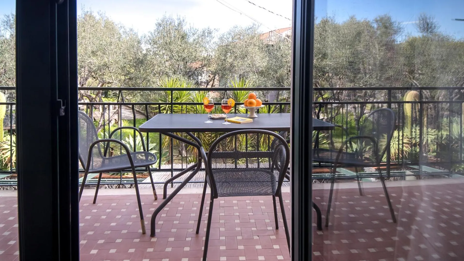 أكيتْريتْسا Villa Delle Palme